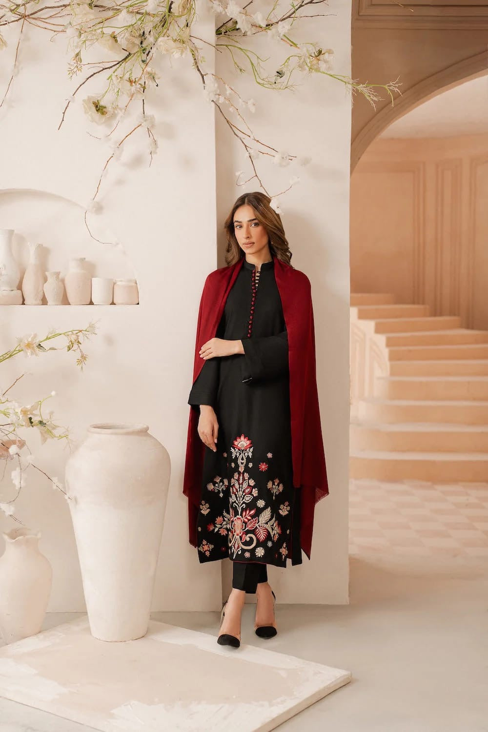 QALAMKAR - 3PC LAWN EMBROIDERED SHIRT WITH JACQUARD WEAVED EMBROIDERED DUPATTA AND COTTON TROUSER 1700