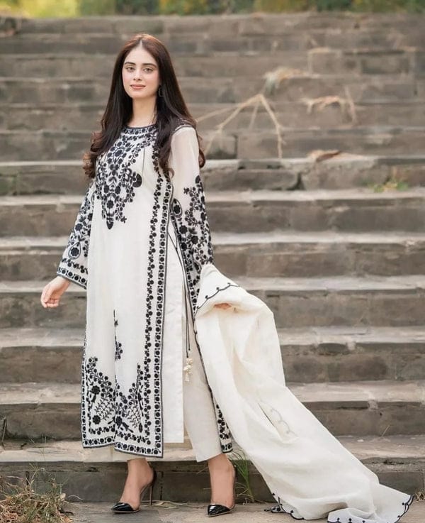 PREMIUM LAWN 3PC EMBROIDERED DRESS EMBROIDERED DUPATTA D-1038