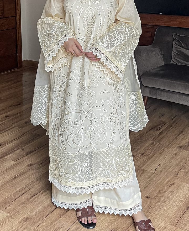 Embroidered Luxury Lawn Unstitched 3Pc | 1021